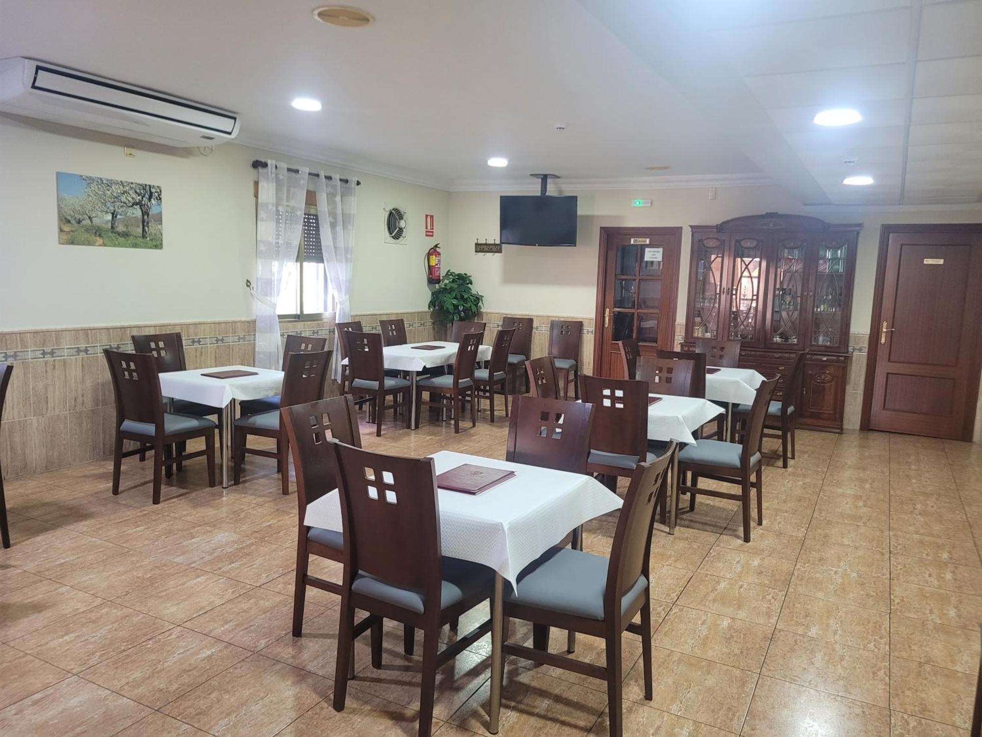 Hostal Restaurante El Paraiso Don Benito Bagian luar foto