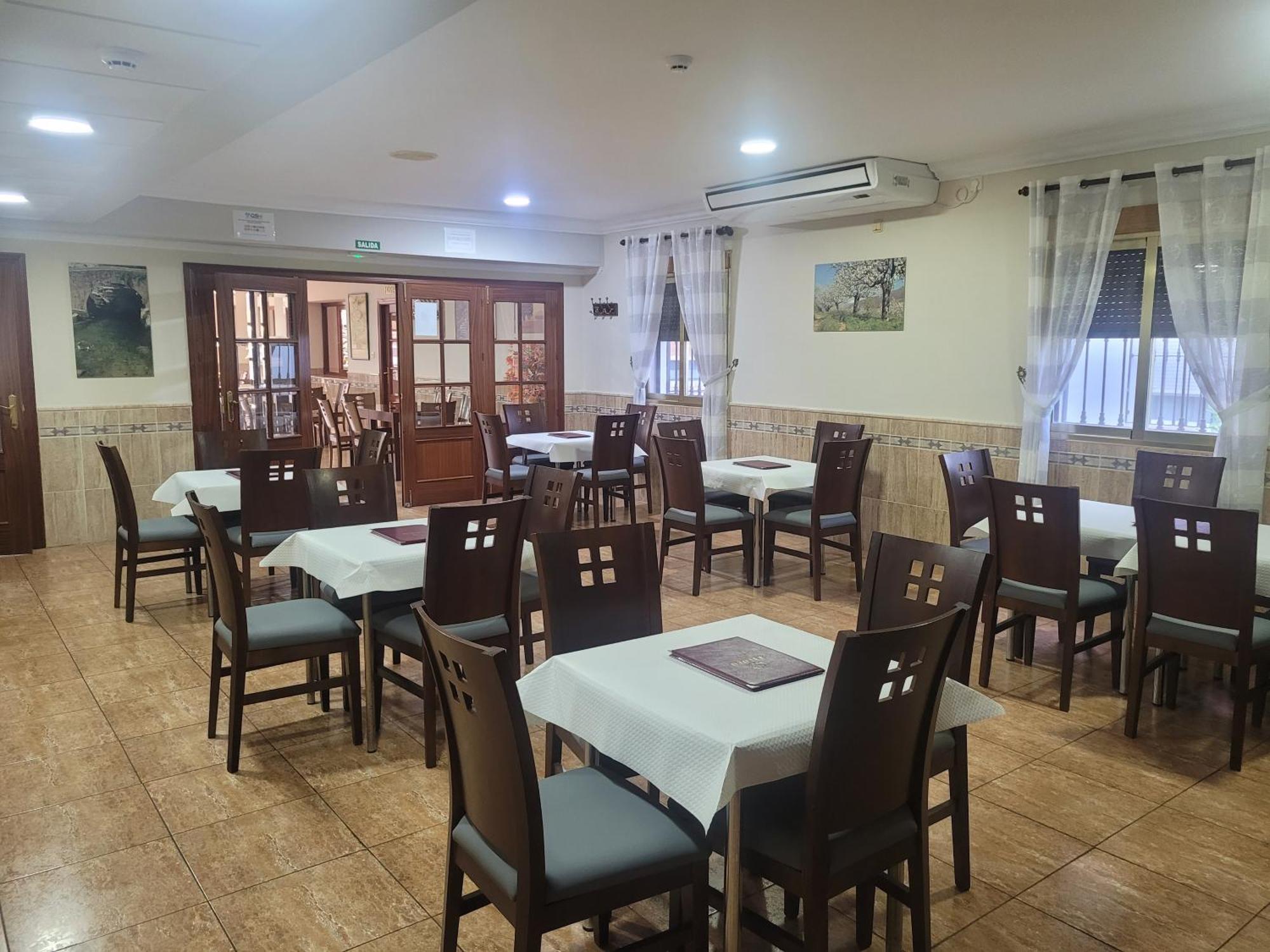 Hostal Restaurante El Paraiso Don Benito Bagian luar foto