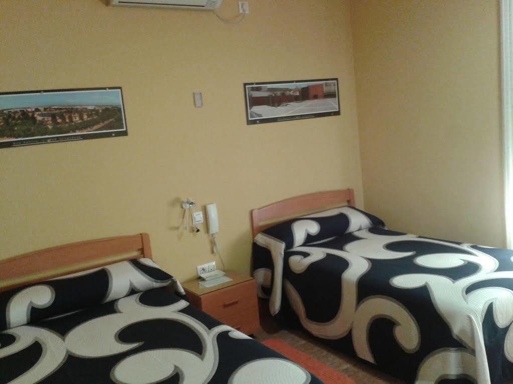 Hostal Restaurante El Paraiso Don Benito Bagian luar foto