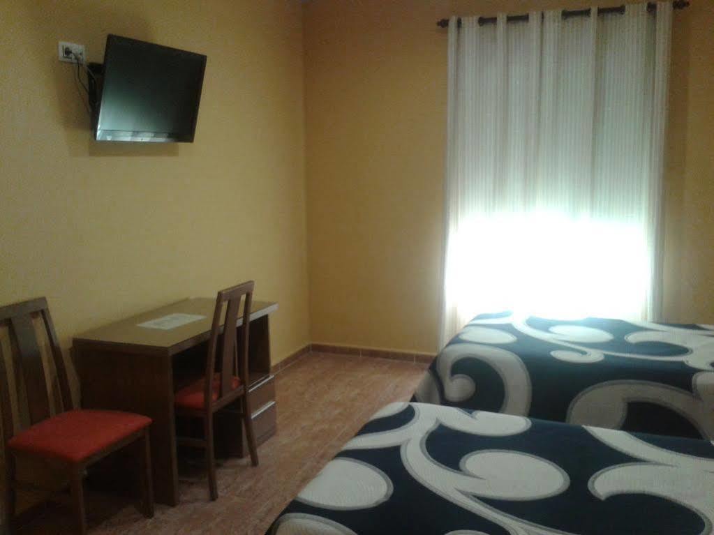 Hostal Restaurante El Paraiso Don Benito Bagian luar foto